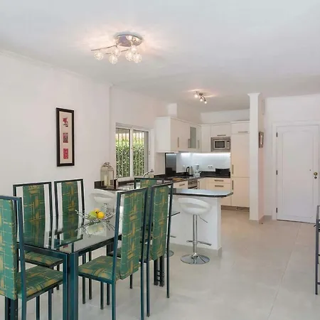 Vivary Villa *