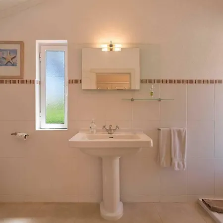 Vivary Villa